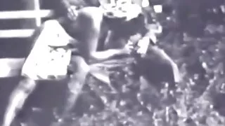 উচ্ছৃঙ্খল এবং গরম বে ...