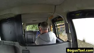 লোভনীয় স্বর্ণকেশী ম ...