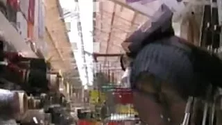 জমকালো স্বর্ণকেশী নি ...